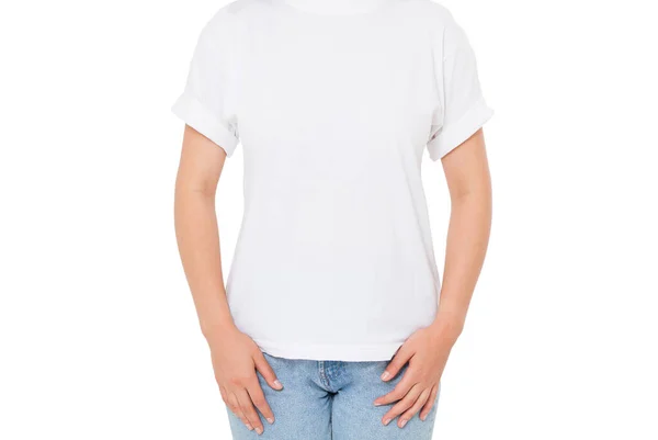 アジアの女性の白いTシャツ隔離 女の子でスタイリッシュなTシャツ閉じる — ストック写真