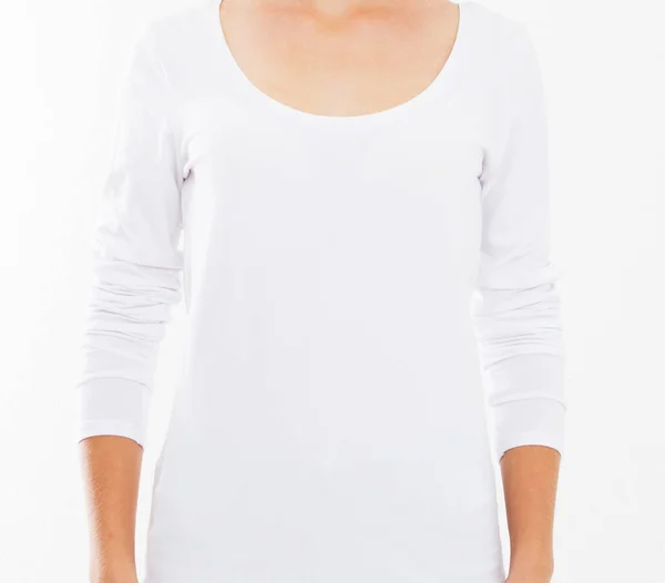 年轻女性身上的白色T恤与白色背景的模板相隔离 — 图库照片