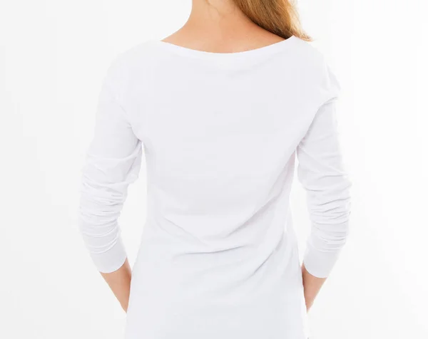 バックビュー女性でスタイリッシュな白いTシャツモックアップコピースペースを閉じます — ストック写真