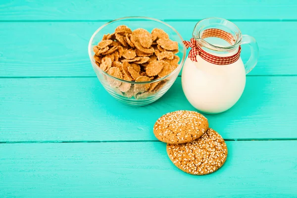 Copos Avena Galletas Con Jarra Leche Cocina Madera Azul Mantel — Foto de Stock