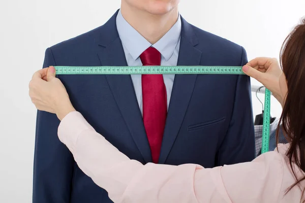 Nahaufnahme Eines Maßschneiders Der Maße Für Einen Business Sakko Anzug — Stockfoto