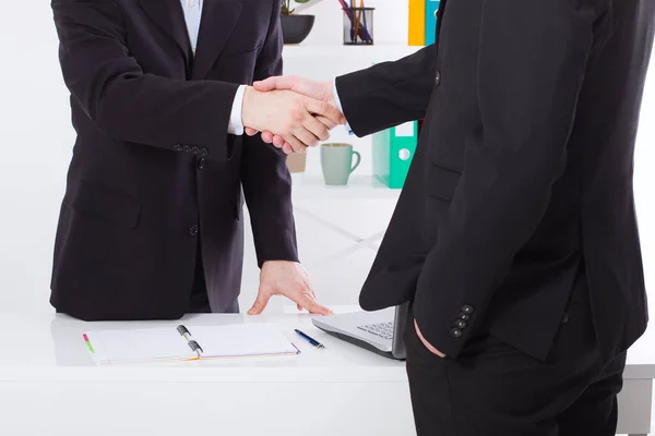 Üzleti Ügy Partnerségi Találkozó Koncepció Sikeres Üzletemberekkel Kézfogás Irodai Háttérben — Stock Fotó