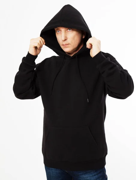 Mann Schwarzem Sweatshirt Mit Kapuze Auf Dem Kopf Isoliert Auf — Stockfoto