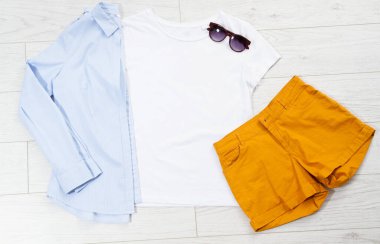 Gömlek konsept üst görünüm, tişört logo için boş, marka giysiler, tişört arka plan fotokopi alanı. Kazak kazak, kazak maketi.