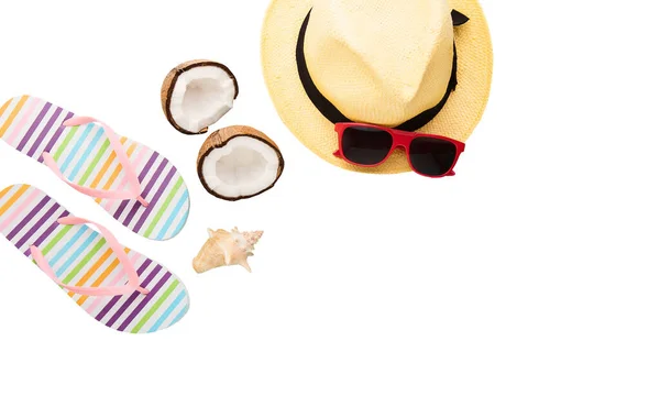 Sommer Accessoires Schuhe Muschel Hut Kokosnuss Sonnenbrille Sommerzeit Hintergrund Isoliert — Stockfoto