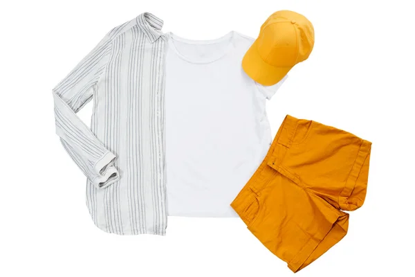 夏の女性のTシャツモックアップフラットレイ白の背景に隔離された トップフロントビューのTシャツとコピースペース モックアップTシャツと夏 テンプレート空のシャツ — ストック写真