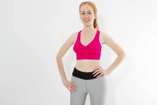 Jeune Fille Rousse Tenue Sport Porter Des Vêtements Isolés Sur — Photo