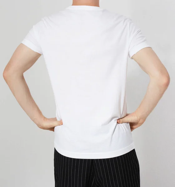 Vit Shirt Mock Upp Isolerad Baksida Över Vit Bakgrund — Stockfoto