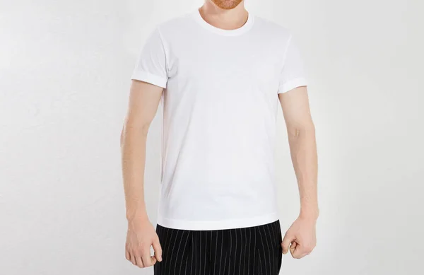 Wit Shirt Een Jonge Blanke Man Geïsoleerd Klaar Voor Ontwerp — Stockfoto