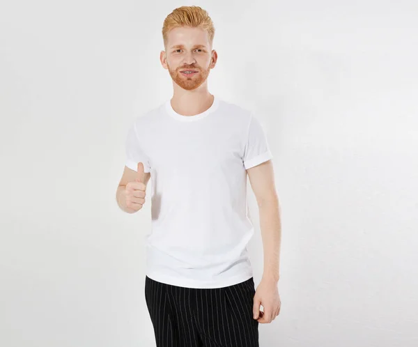 Shirt Design People Concept Jongeman Wit Shirt Show Als Teken — Stockfoto
