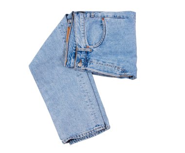 Denim pantolon izole, mavi katlanmış kot pantolon beyaz arka planda izole edilmiş.