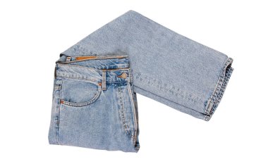 Denim pantolon izole, mavi katlanmış kot pantolon beyaz arka planda izole edilmiş.