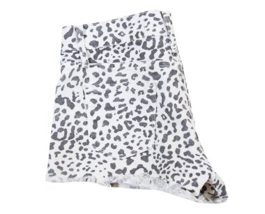 Beyaz üst görüntüde izole edilmiş beyaz kot pantolon, yaz kıyafetleri.