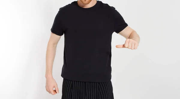 Närbild Mannen Blank Svart Shirt — Stockfoto