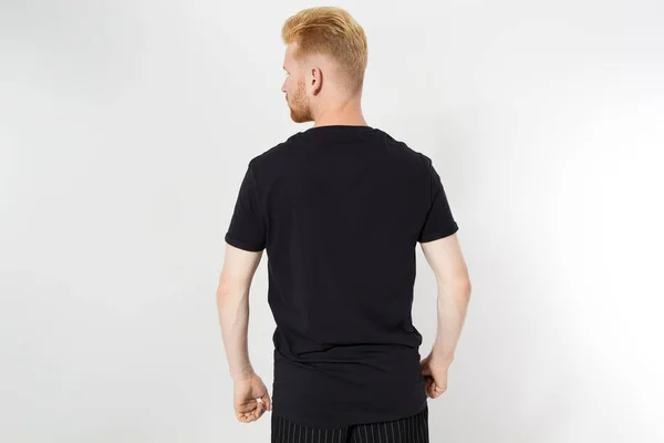 Nahaufnahme Des Körpers Eines Jungen Mannes Leerem Schwarzen Shirt Auf — Stockfoto