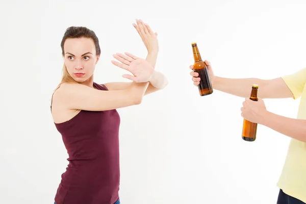 Kadın Içki Içmeyi Reddediyor Beyaz Arka Planda Izole Edilmiş Alkol — Stok fotoğraf