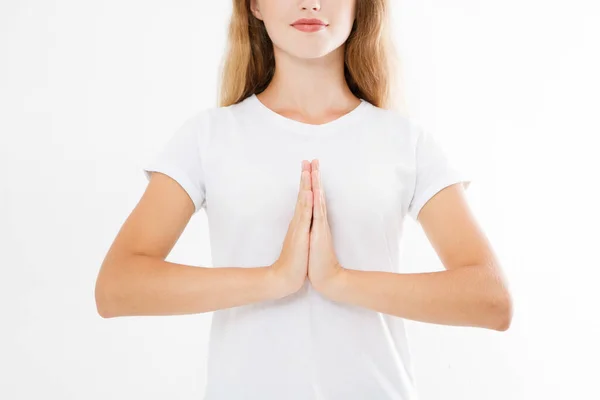 Close Mãos Mulher Bonita Menina Shirt Branca Meditando Dentro Casa — Fotografia de Stock