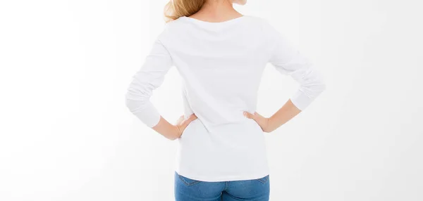 若い白人 ヨーロッパ人の女性 白いTシャツを着た女の子の背中のビュー Tシャツのデザインや人のコンセプト シャツのフロントビューの白い背景に隔離された モックアップ スペースのコピー — ストック写真