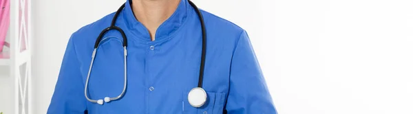 Lekarz Stetoskopem Gabinecie Medycznym Kopiuje Przestrzeń Ubezpieczenie Medyczne — Zdjęcie stockowe