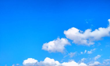 Bulutlu mavi gökyüzü. Bulutlu doku. Seçici odaklanma. Uzayı kopyala Model