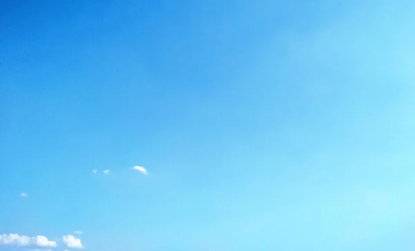 Blauer Himmel Mit Wolkenhintergrund Selektiver Fokus Kopierraum — Stockfoto