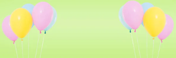 Набор Цветных Шариков Изолированных Пастельно Зеленом Фоне Праздничная Концепция Новый — стоковое фото