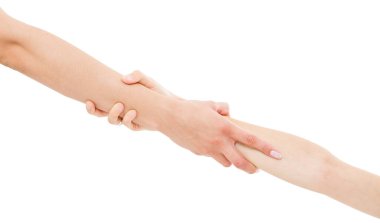 Kadın eli, beyaz arka planda başka bir izole eli tutuyor.,