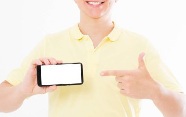 Mutlu gülümseyen adam boş ekran akıllı telefonunu göster. Kapat.