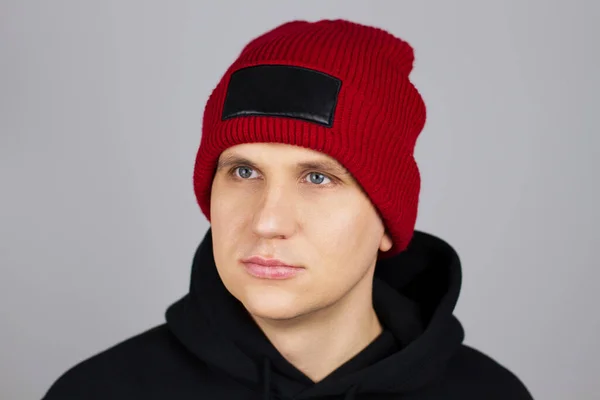 Kırmızı Kış Şapkalı Hippi Boşluk Model Boşluk Kopyala — Stok fotoğraf