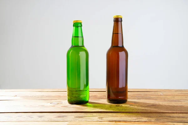 Botellas Cerveza Una Mesa Madera Vista Superior Enfoque Selectivo Prepárate — Foto de Stock