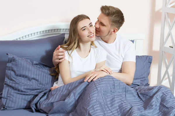 Amare Bella Coppia Letto Mattino Famiglia Amorevole Coppia Eterosessuale — Foto Stock