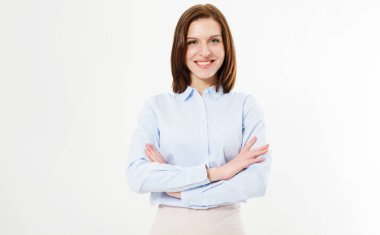 Tişörtünde ve kollarında sulu dudakları olan neşeli, seksi esmer kadın beyaz arka planda izole edilmiş.