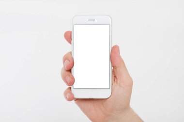 El ele tutuşan beyaz telefon içerideki beyaz kırpma yolunda izole edilmiş. Üst görünüm. Model. Boşluğu kopyala. Boşluk..