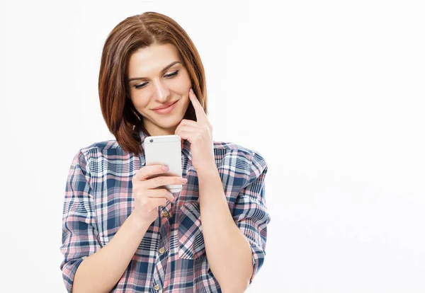 Frau Beim Benutzen Und Lesen Eines Smartphones Mädchen Schaut Video — Stockfoto