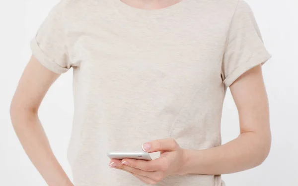 Γυναίκα Που Χρησιμοποιούν Κινητό Τηλέφωνο Που Απομονώνονται Λευκό Φόντο — Φωτογραφία Αρχείου