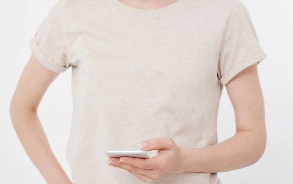 Mujer Usando Teléfono Móvil Aislado Sobre Fondo Blanco — Foto de Stock