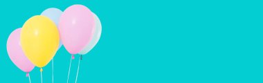 Arkaplanda renkli balonlar - kopyalama alanı