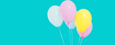 Arkaplanda renkli balonlar - kopyalama alanı