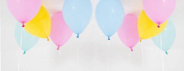 Renkli parti balonları arka plan seti, kolaj. Beyazda izole edilmiş. Boşluğu kopyala