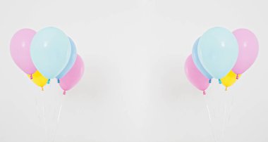 Renkli parti balonları arka plan kolajı, hazır. Kutlama, tatiller, yaz konsepti. Tasarım şablonu. Pano boş, üst görünüm, kopyalama alanı.