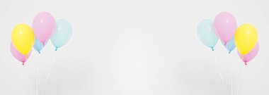 Renkli parti balonları arka plan kolajı, hazır. Kutlama, tatiller, yaz konsepti. Tasarım şablonu. Pano boş, üst görünüm, kopyalama alanı.