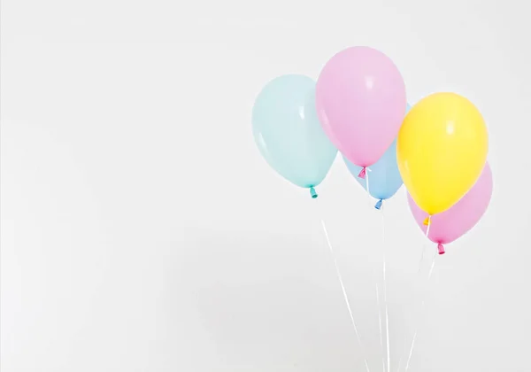 Kolorowe Balony Tle Partii Odizolowany Biało Przestrzeń Kopiowania — Zdjęcie stockowe