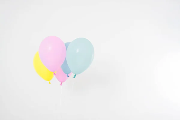 Färgglada Fest Ballonger Bakgrund Isolerad Vitt Kopiera Utrymme — Stockfoto