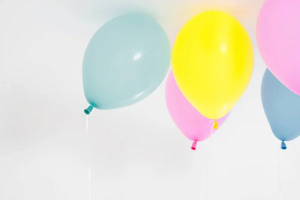 Барвисті Вечірні Кульки Фону Ізольовані Білому Копіювати Простір — стокове фото