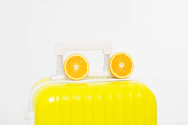 Suitcase Two Slice Oranges Isolated White Background Copy Space — Stock Photo, Image