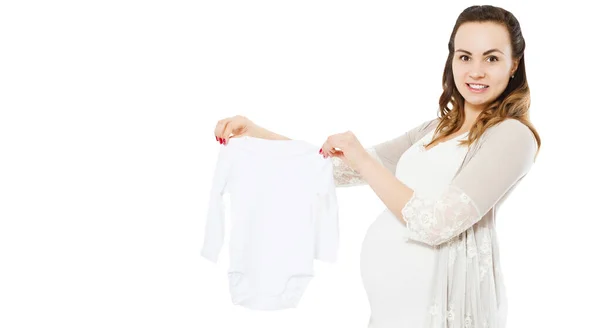 Schwangere Mit Bauch Zeigt Babykleidung Auf Weiß — Stockfoto