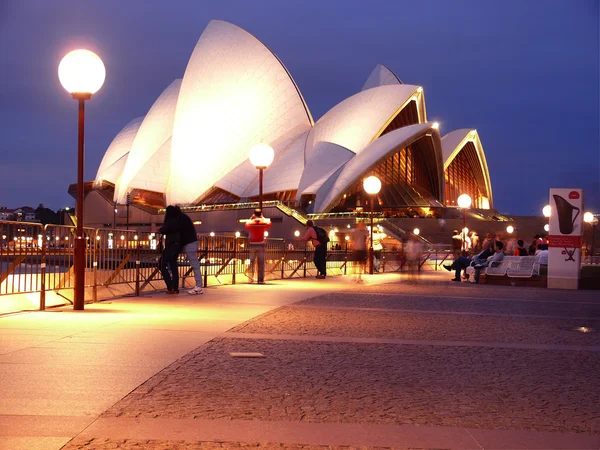 Opera House à noite 3 de novembro de 2007 em Sydney, Austrália . Fotos De Bancos De Imagens