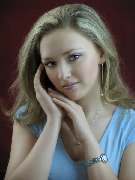 Portrait of the beautiful white girl with gentile glance in studio. — Stock Photo, Image