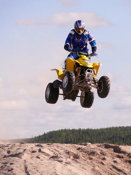 Vadim vasuhin sıçrama sıçrama tahtası ile aşırı motokros Ağustos 26, yarış sırasında quadrocycle içinde 2007 yılında nadym, Rusya Federasyonu.