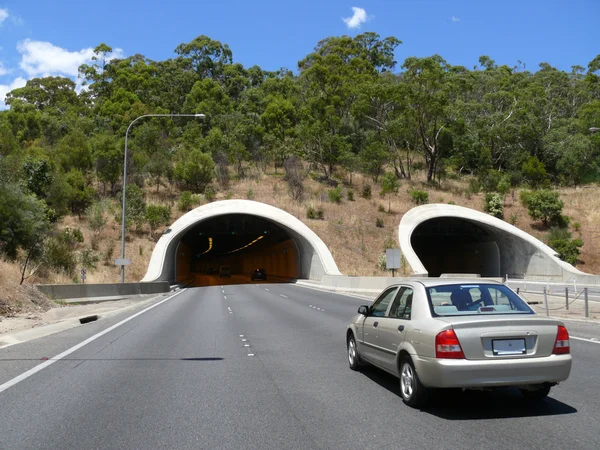 Droga z tunelu. 5 grudnia 2007 w adelaide, australia. — Zdjęcie stockowe